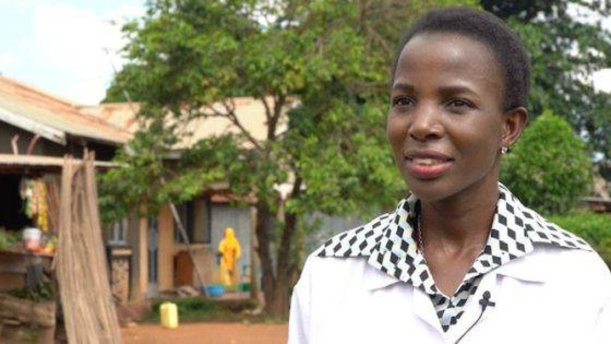 Irene Kyamummi enseña a difundir hábitos de salud, nutrición e higiene que ayudan a combatir la mortalidad infantil en África Subsahariana