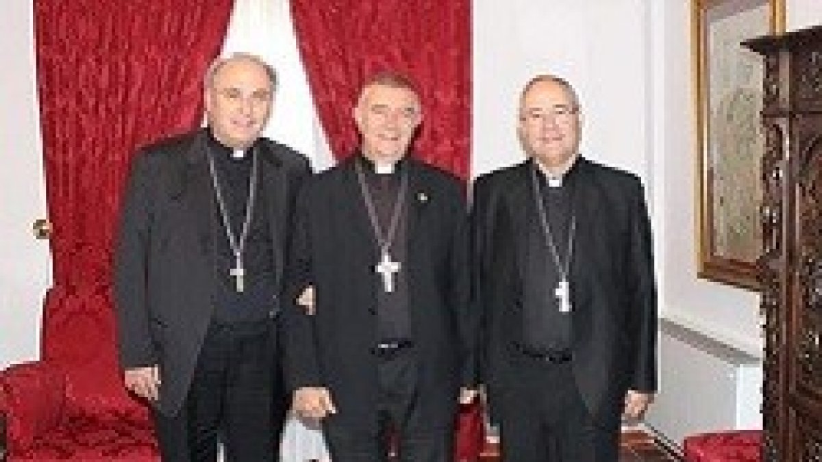 De izquierda a derecha los obispos Celso Morga (Mérida-Badajoz), José Luis Retana (Plasencia) y Francisco Cerro (Coria-Cáceres