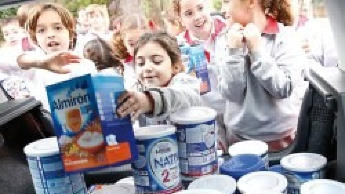 Potitos, leche, pañales... cosas que necesitan las familias con bebés, siguen con un IVA del 21 por ciento