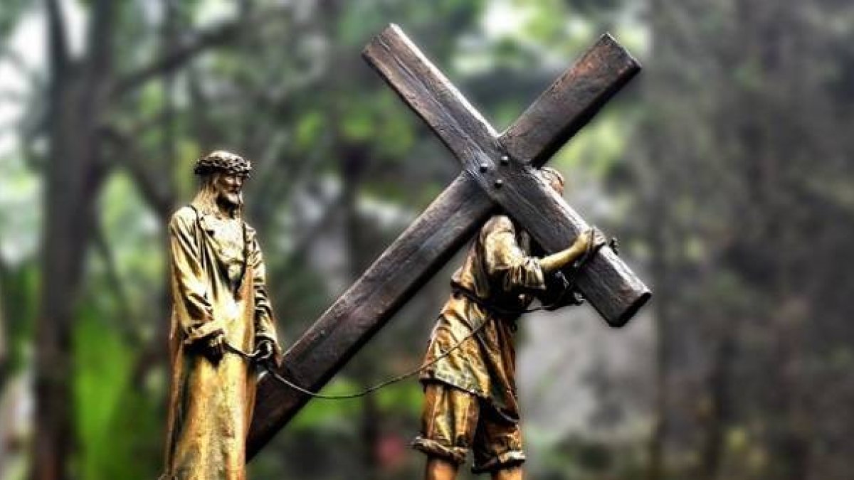 Con las iniciativas que propone el padre Broom se puede acompañar a Jesús estos días, ayudarlo a cargar la Cruz y ser conscientes del amor que tiene por cada uno
