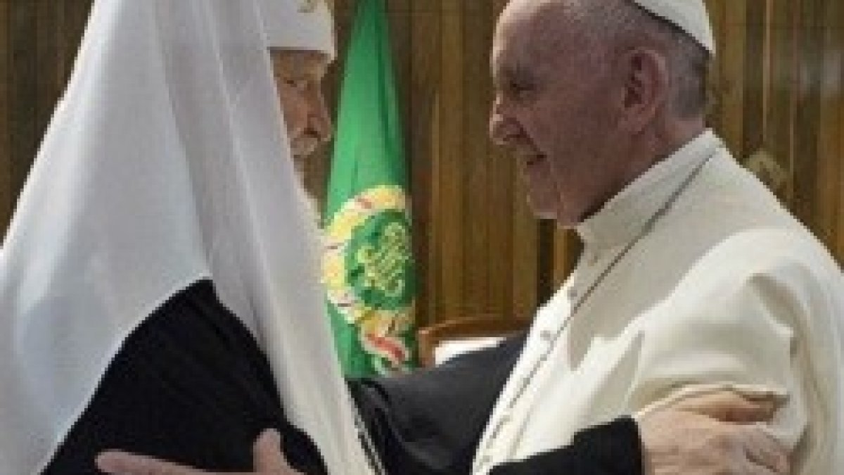 El abrazo entre el Papa Francico y el patriarca de Moscú Kiril fue un hecho histórico