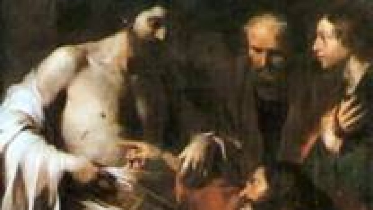 Les enseñó las manos y el costado