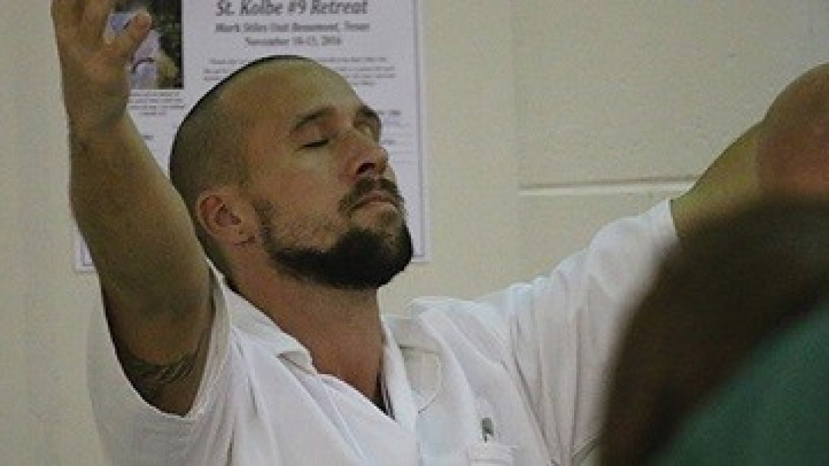 En cada retiro participa un máximo de 66 presos y en él hay adoración, confesión, testimonios...