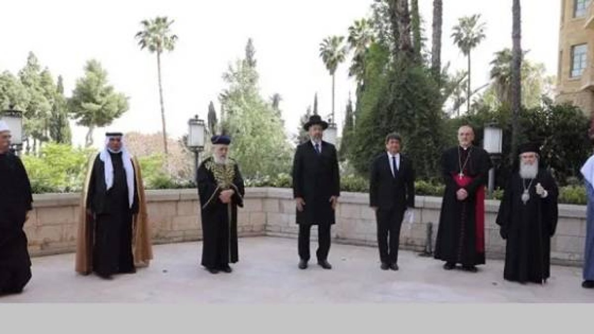 En la terraza del King David Hotel de Jerusalén han rezado juntos -con el mismo texto y a la vez- los líderes religiosos de Tierra Santa