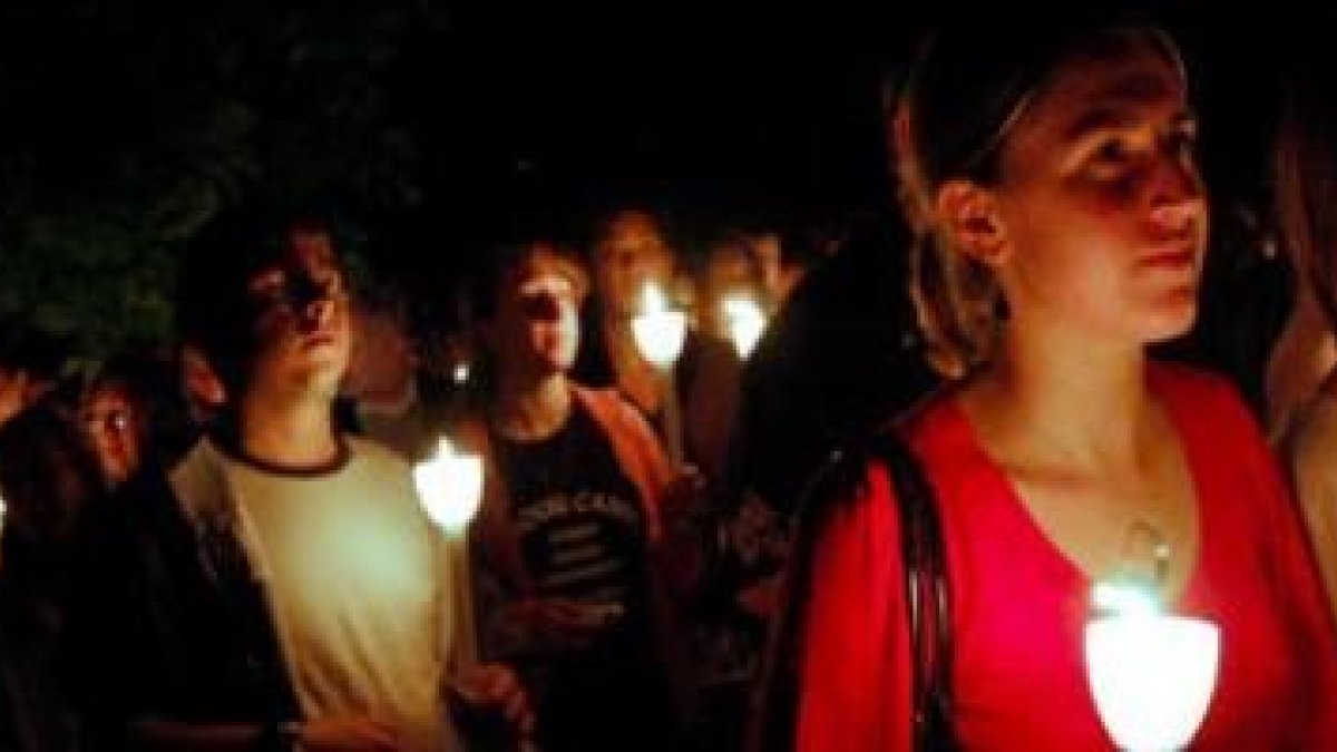 Los jóvenes poco practicantes dejan la Iglesia por una herida, o porque no formulan sus preguntas y no crecen en la fe