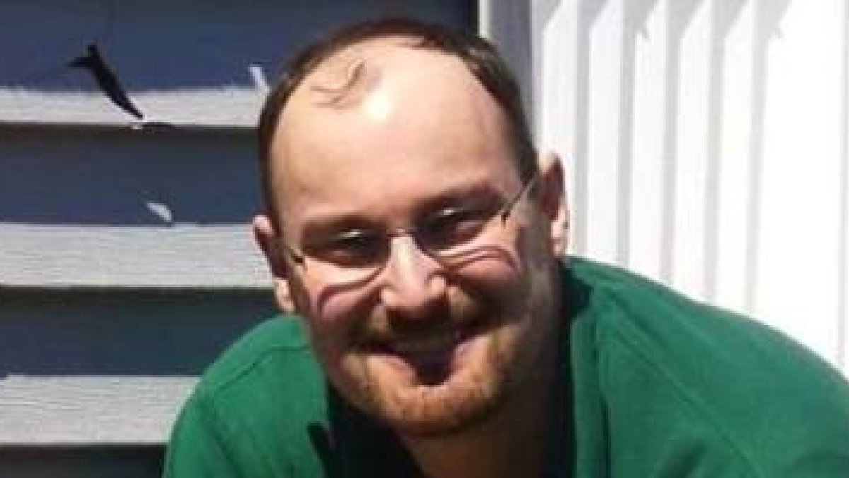 Ryan Hall era presbítero anglicano pero decidió que no se puede servir a Dios en una iglesia de doctrinas contradictorias y evanescentes