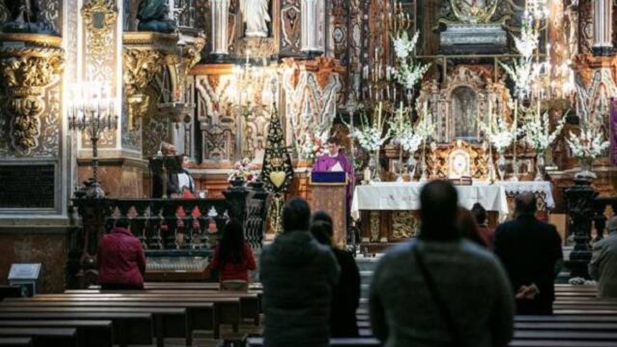 Las iglesias podrán celebrar misas en la fase 1 del proceso y ampliar su aforo en la fase 2