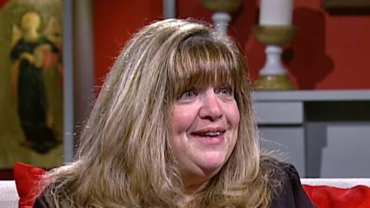 Con su propia experiencia personal y su oración ante la Virgen e Czestochowa, Theresa Bonopartis ofrece un camino de sanación para las mujeres que han abortado. Foto: captura de una entrevista en EWTN.