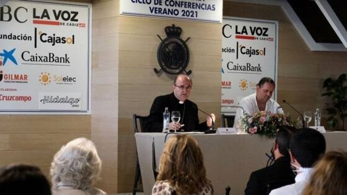 Conferencia del obispo Munilla en El Puerto de Santa María - foto de Antonio Vázquez en La voz del Puerto