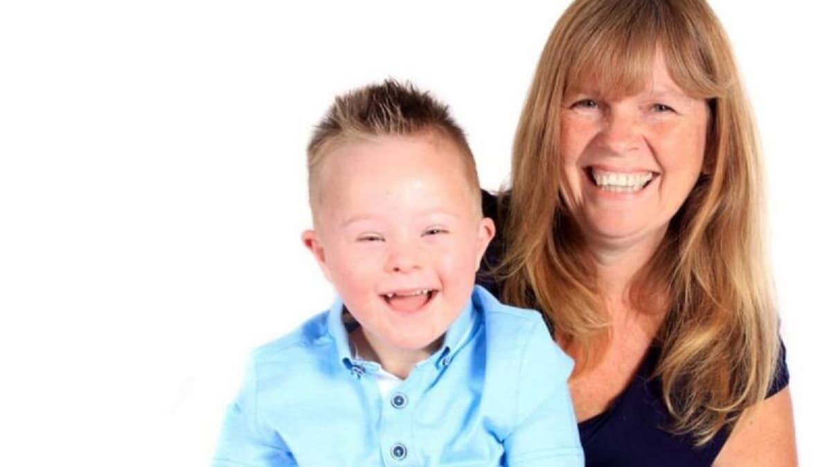 Lorraine Buckmaster recibió presiones para abortar a su hijo Jaxon, con síndrome de Down.