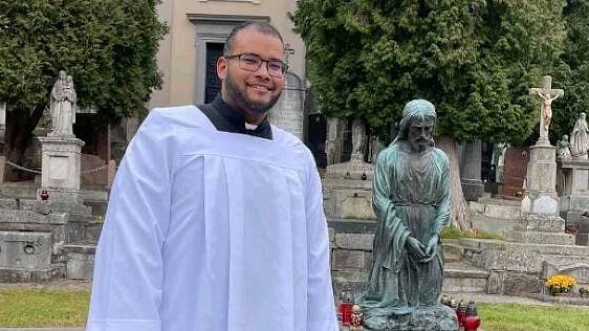 José Jesús Pacheco es un seminarista venezolano en Ucrania, que ayuda a desplazados desde Leópolis