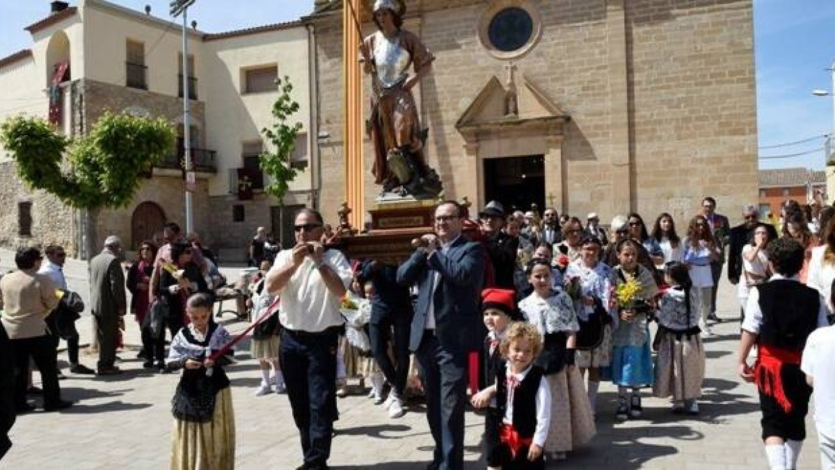 Procesión en Puigverd, Lérida, en honor a su santo patrono, Sant Jordi