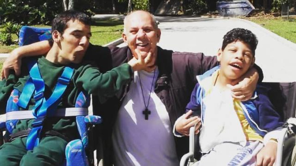 Lucas y Daniel, dos de los alojados en la Comunidad de Jesús Menino, que viven una segunda oportunidad en su vida gracias a Antonio Tavares de Mello y su iniciativa.