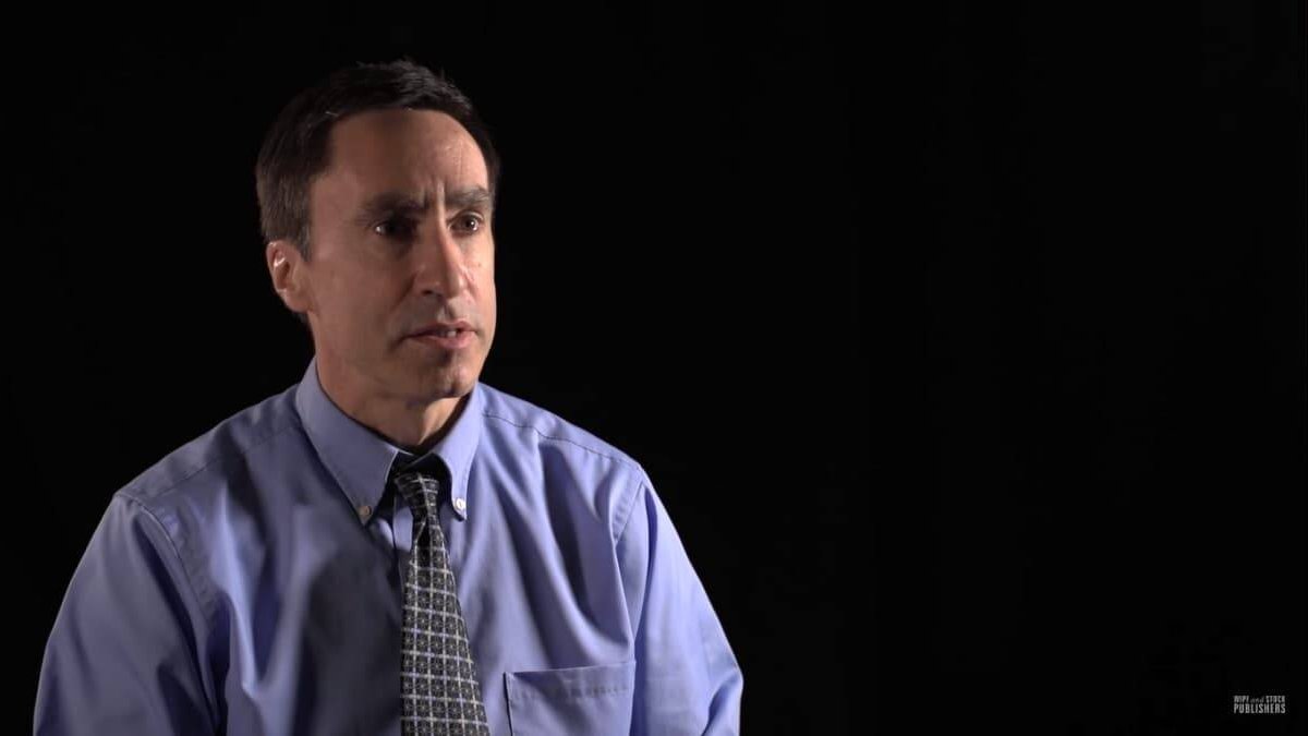 William Cavanaugh es teólogo y autor del ensayo «Migraciones de lo sagrado»