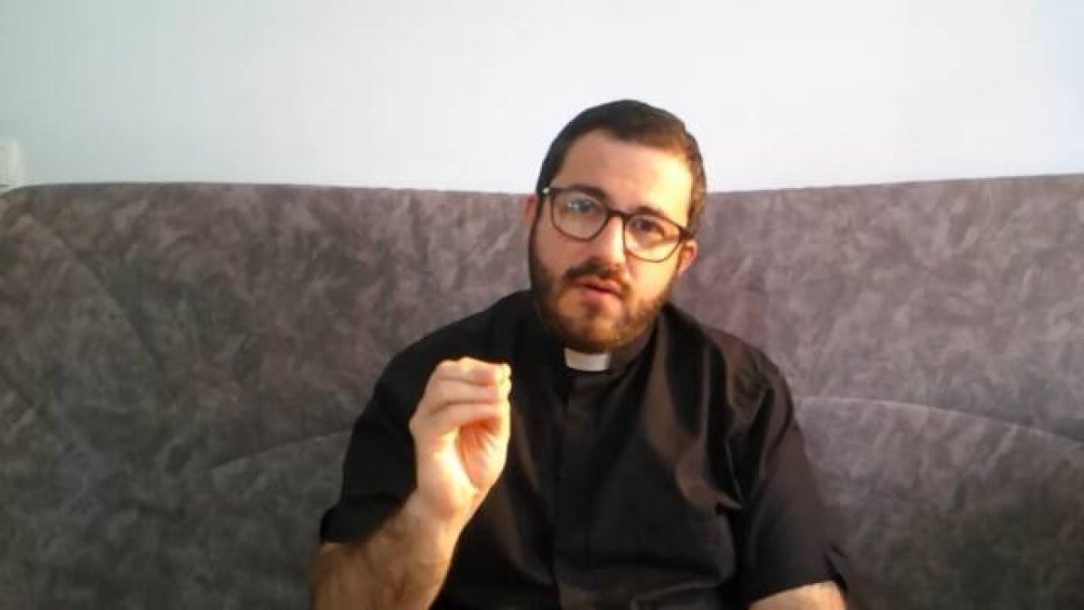 Francisco Torres Ruiz, sacerdote de la diócesis de Plasencia y encargado del ministerio del exorcismo, está sacando a la luz a través de sus entrevistas y conferencias en su canal de YouTube grandes  preguntas en torno a la fe que se creían olvidados.