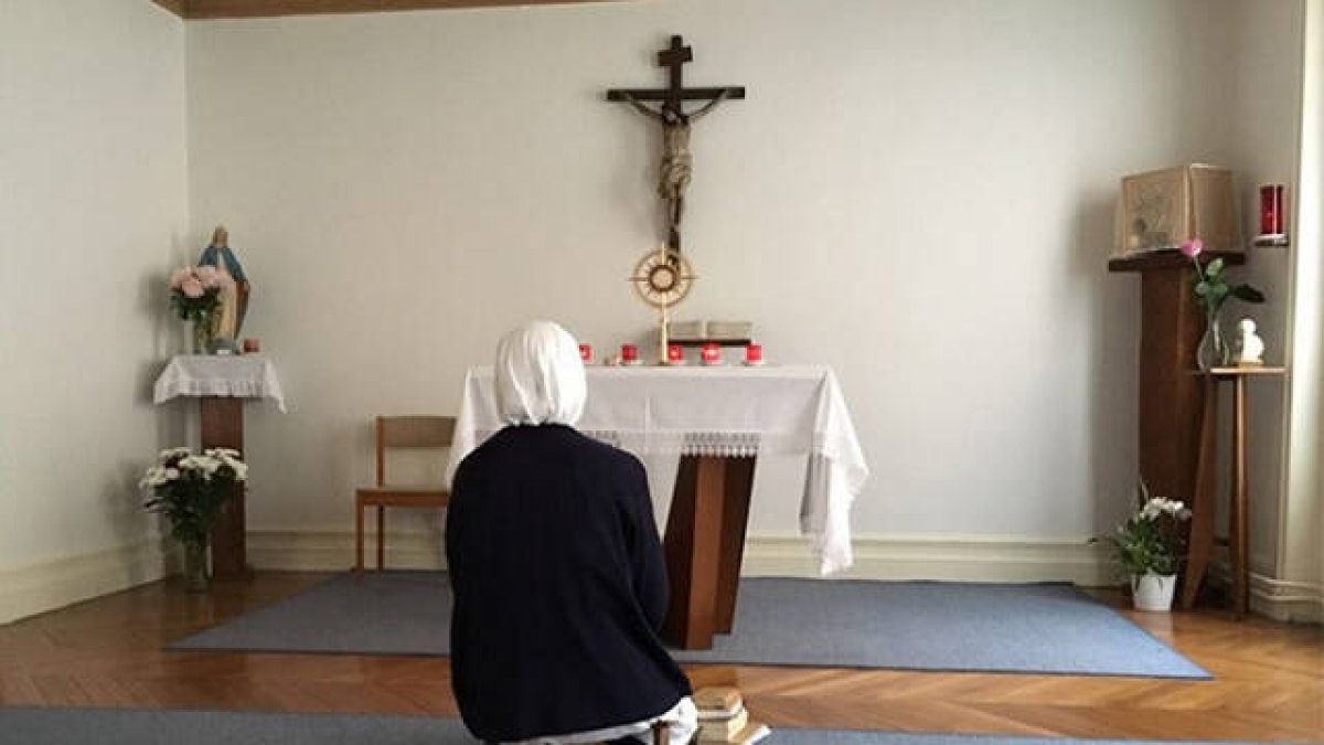 Las Misioneras de la caridad, a pesar de su vida activa, dedica gran parte del día a la oración personal con Cristo