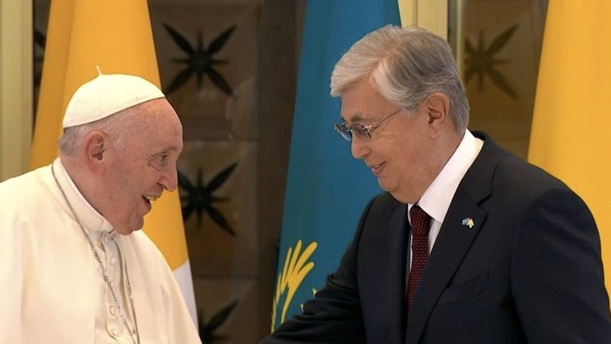 El Presidente Tokayev recibió a Francisco, que visita el país para participar en un congreso de religiones (Foto: Vatican Media).