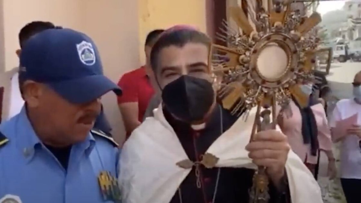 El obispo de Matagalpa lleva desde el 19 de agosto retenido por la Policía, sin que se hayan presentado cargos contra él.