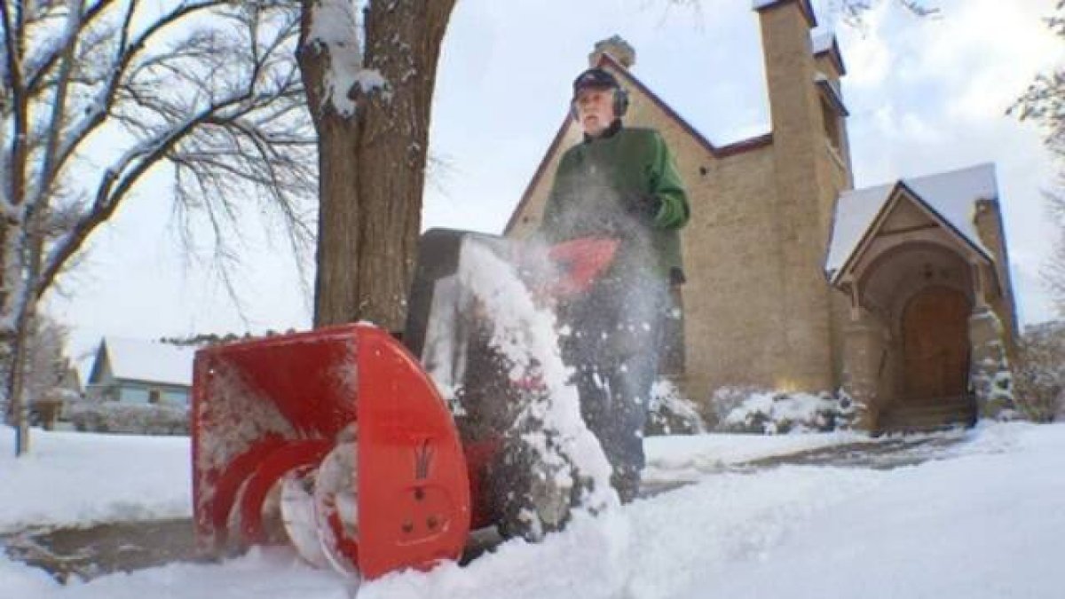 Richard Auciello, protestante y anticatólico, trabajaba como conserje de una iglesia. Un día, mientras quitaba la nieve de la entrada, se sentó a rezar buscando la paz... y Jesús le respondió.