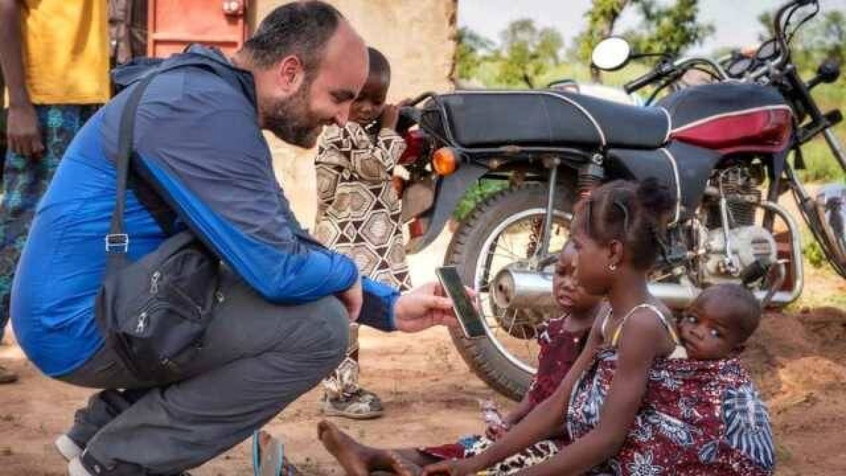 En su nuevo diario misionero, el diácono David Álvarez acerca el día a día de la misión a los interesados, transmitiendo la alegría y labor esperanzadora que realiza la Iglesia en África.
