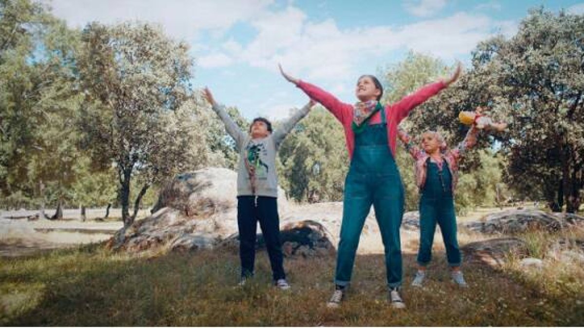 Tengamos la Fiesta en Paz es una comedia musical familiar navideña, con humor y canciones, y funciona bien