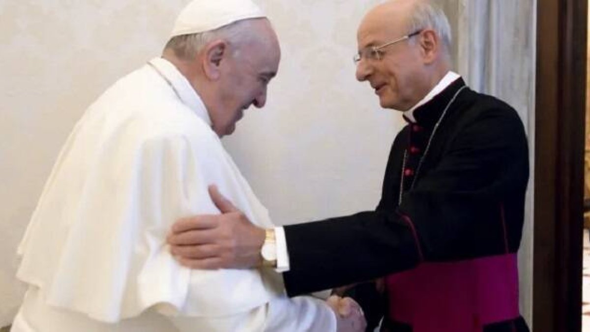 Fernando Ocáriz, prelado del Opus Dei, saluda al Papa Francisco / Opus Dei