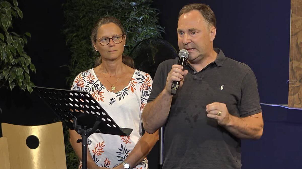 René, junto con su esposa Claire, el día que ofreció su testimonio, este verano en Paray-le-Monial.