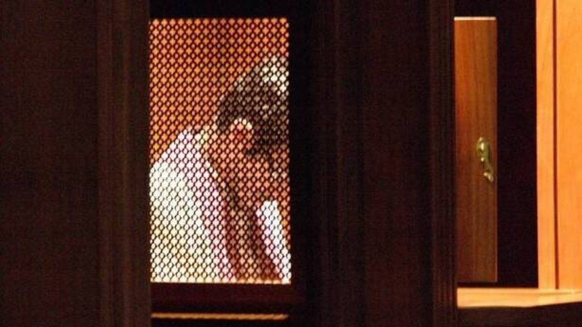 Los sacerdotes tendrán responsabilidades penales y podrán ser multados con hasta 6.000 dólares australianos (3.800 euros).