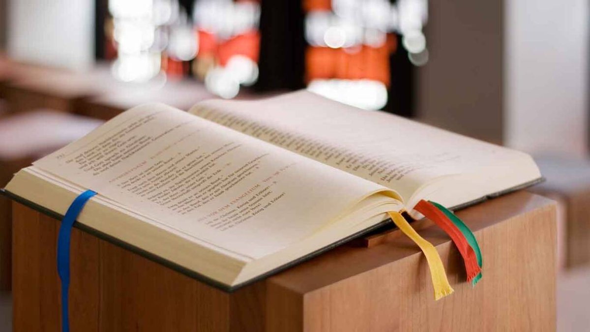 El salterio recoge el Oficio Divino o Liturgia de las Horas donde el rezo de los Salmos es el gran protagonista.