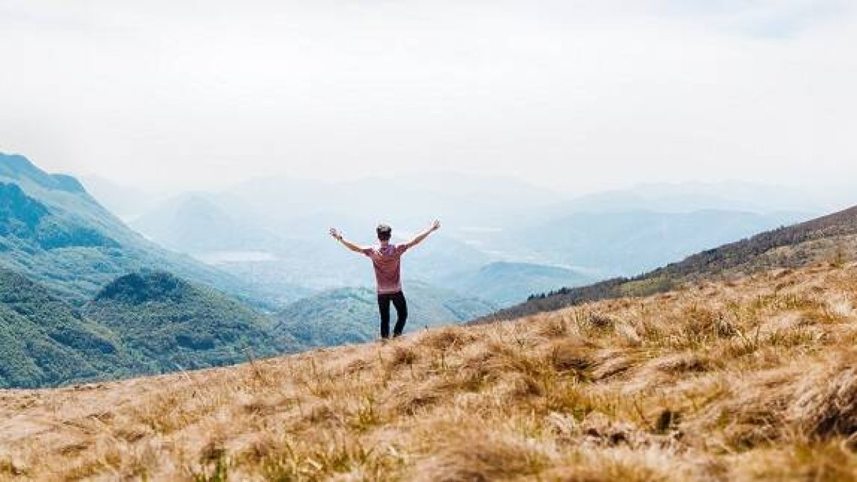 La libertad y la salvación eterna que anhela el hombre la da Cristo... es un regalo para abrazar y celebrar - foto de Dino Reichmuth en Unsplash