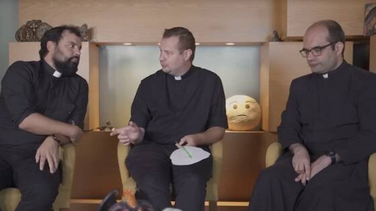 Los padres Bronchalo, Silva y Domenech en Red de Redes, en un capítulo sobre el demonio y los exorcismos