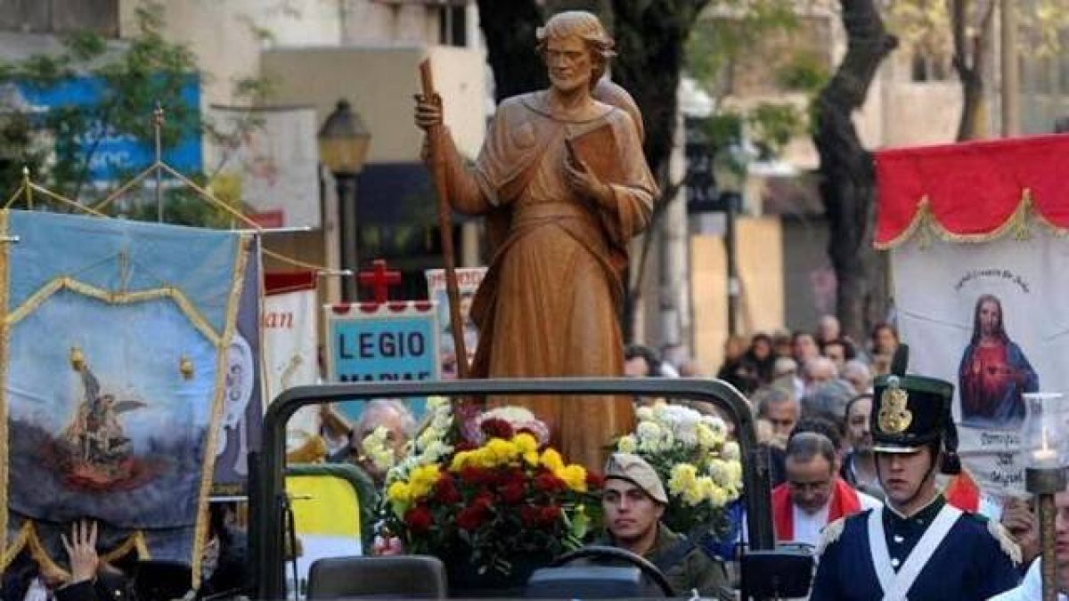 El apóstol Santiago en procesión en Mendoza, Argentina, según la tradición local