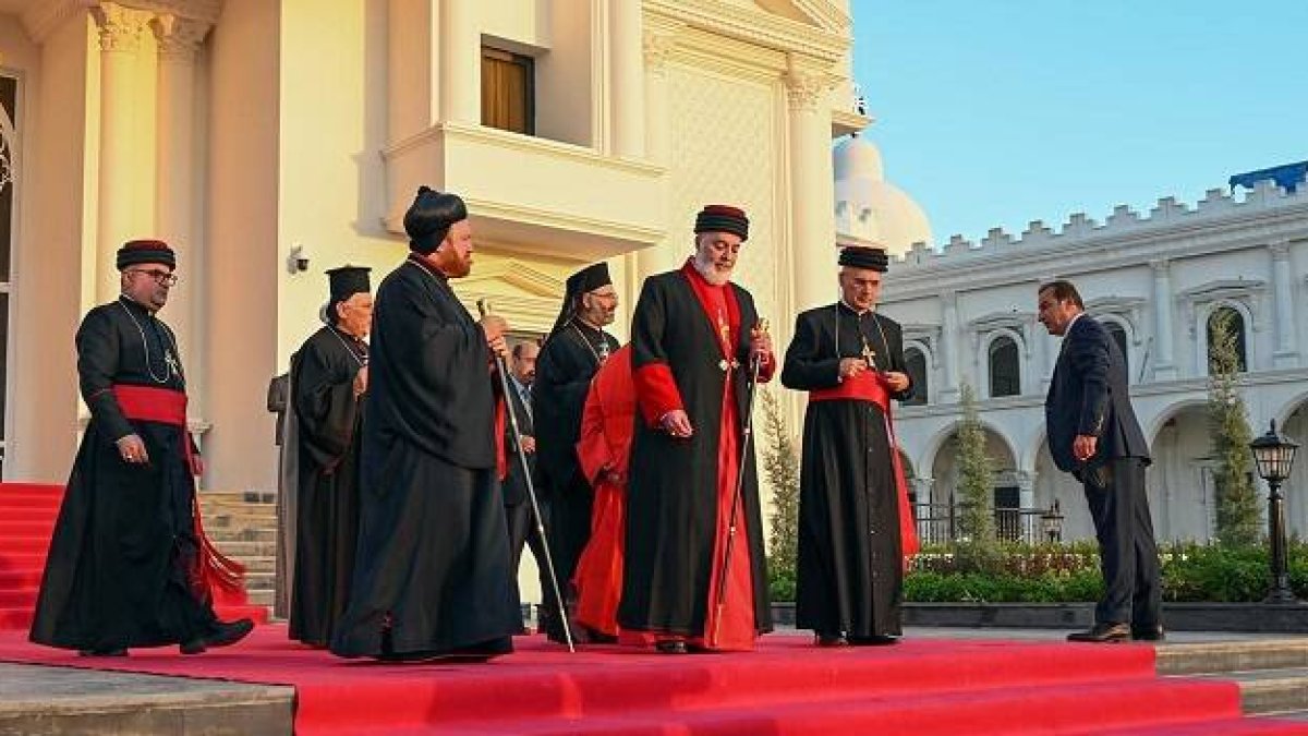 El Patriarca siríaco Mar Awa III en el sínodo asirio de 2022... los antiguos nestorianos llegaron a China en el 635