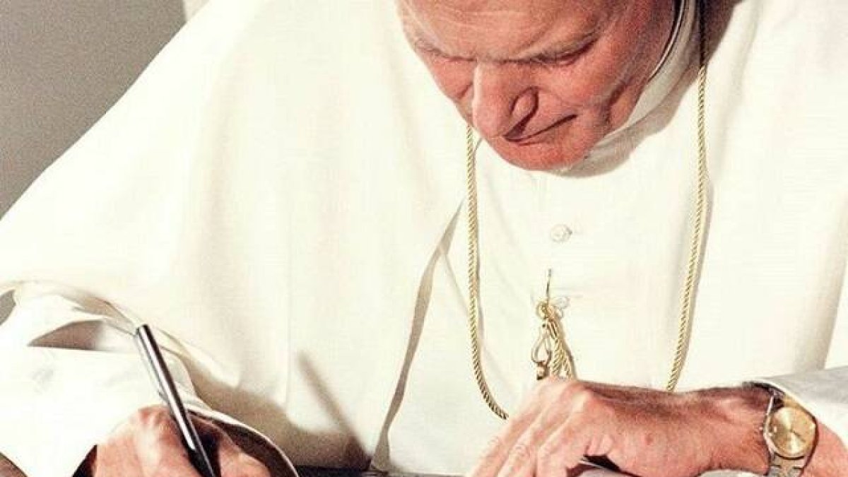 Juan Pablo II dejó sus textos, su enseñanza y su ejemplo de vida... y, como santo, su intercesión.