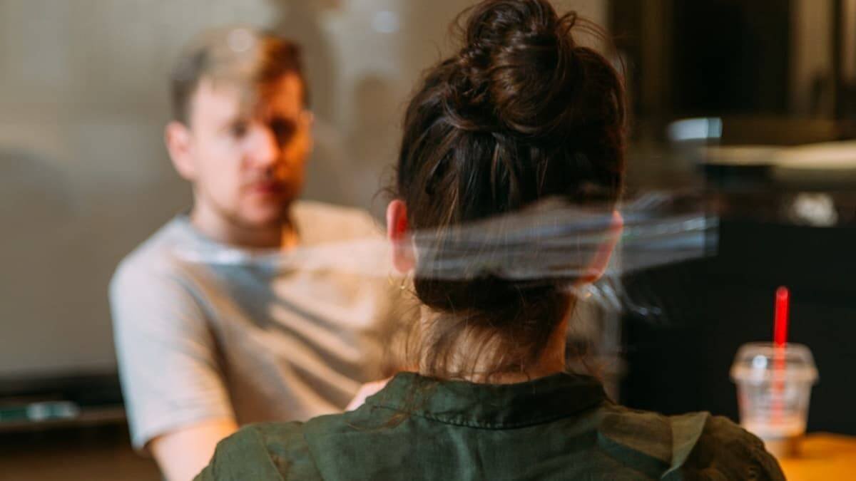 Principios básicos de la corrección fraterna: mesura, prudencia, discreción, humildad... Foto: CharlesDeLuvio / Unsplash.