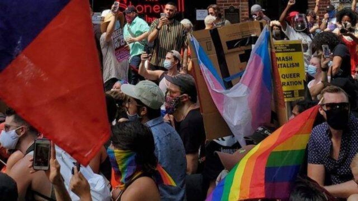 Afecciones neurológicas, multiorgánicas y óseas irreversibles, ausencia de registros y homologación médica del tratamiento son solo algunos de los alarmantes riesgos a los que se expone a menores de edad en cada tratamiento de cambio de sexo.