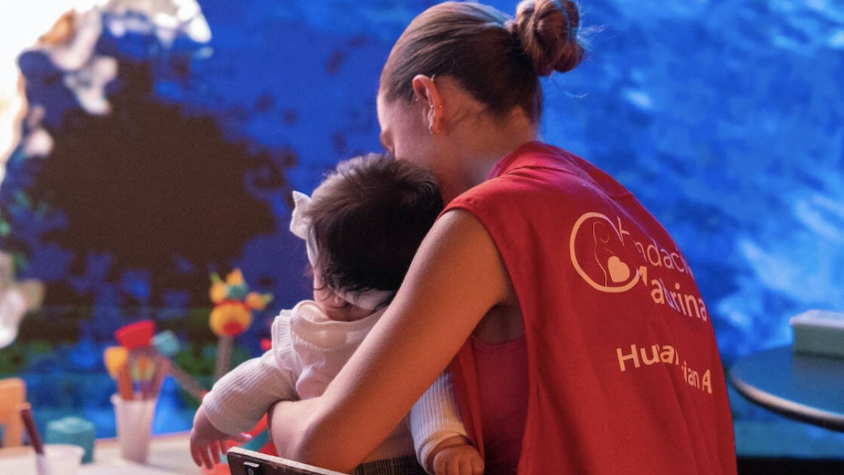 El cambio de las cestas de alimentos por tarjetas o vales de comida podría crear retrasos en la asistencia y dejar fuera del recurso a más del 70% de las familias necesitadas.
