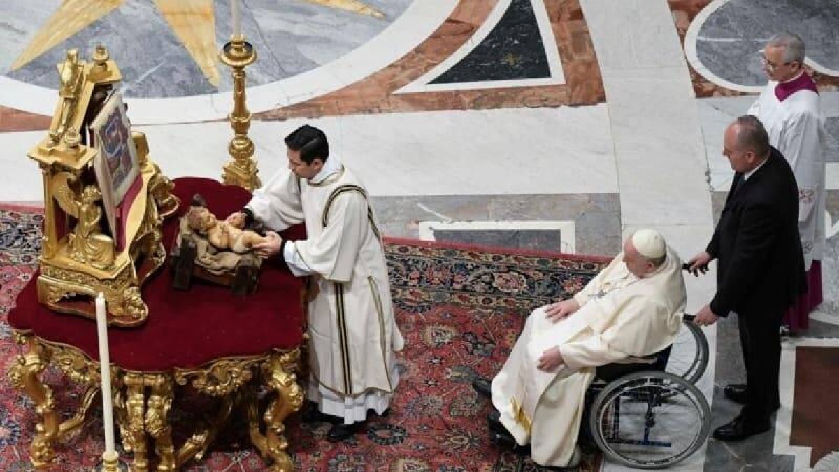 Francisco explicó que el sentido de la Navidad se encuentra en la meditación sobre lo que significa el pesebre. Foto: Vatican Media.