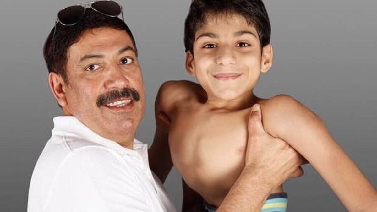 Cuando la madre estaba embarazada, recibió muchas presiones para que lo abortara. Sin embargo, sus padres decidieron seguir adelante con el embarazo: