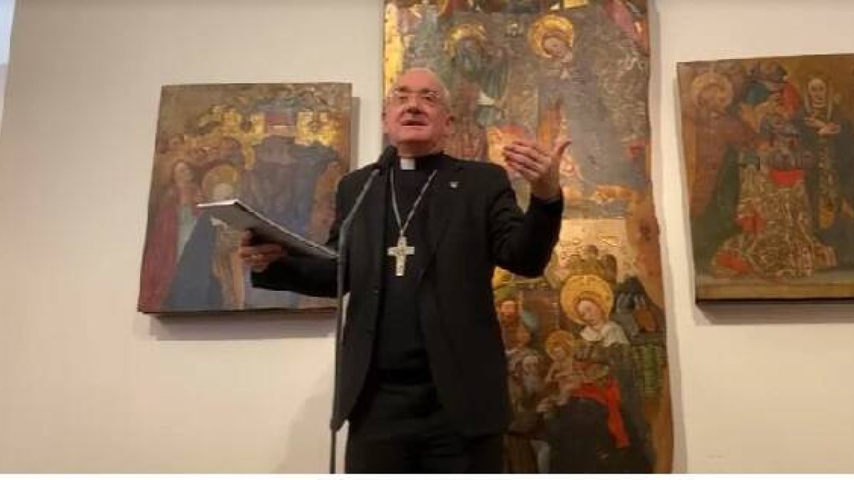 El obispo Pérez Pueyo en una presentación el Museo Diocesano de Barbastro