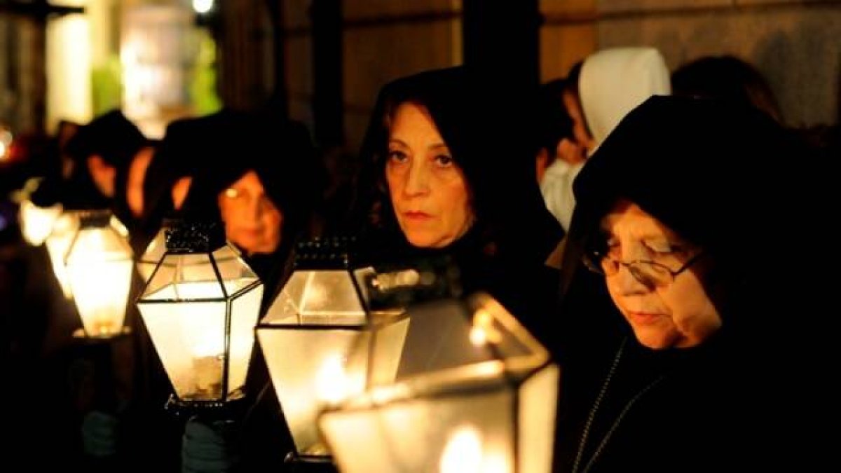 La Cofradía de la Santa Caridad de Toledo, la más antigua de España y una de las más antiguas del mundo, acaba de ser galardonada por el Ministerio de Interior con la Medalla de Bronce al Mérito Social Penitenciario.
