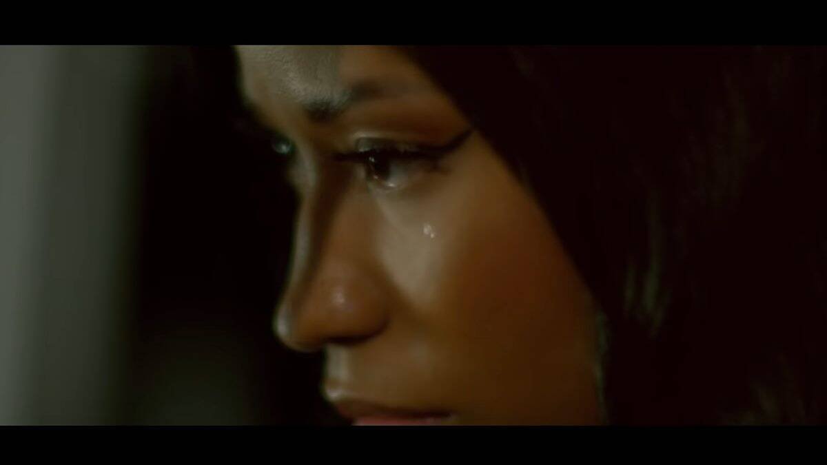 Nikki Minaj, en un video-mix en el que canta 'All things go', un tema sobre momentos duros de su propia vida entre los que incluye el aborto al que se sometió cuando era adolescente.