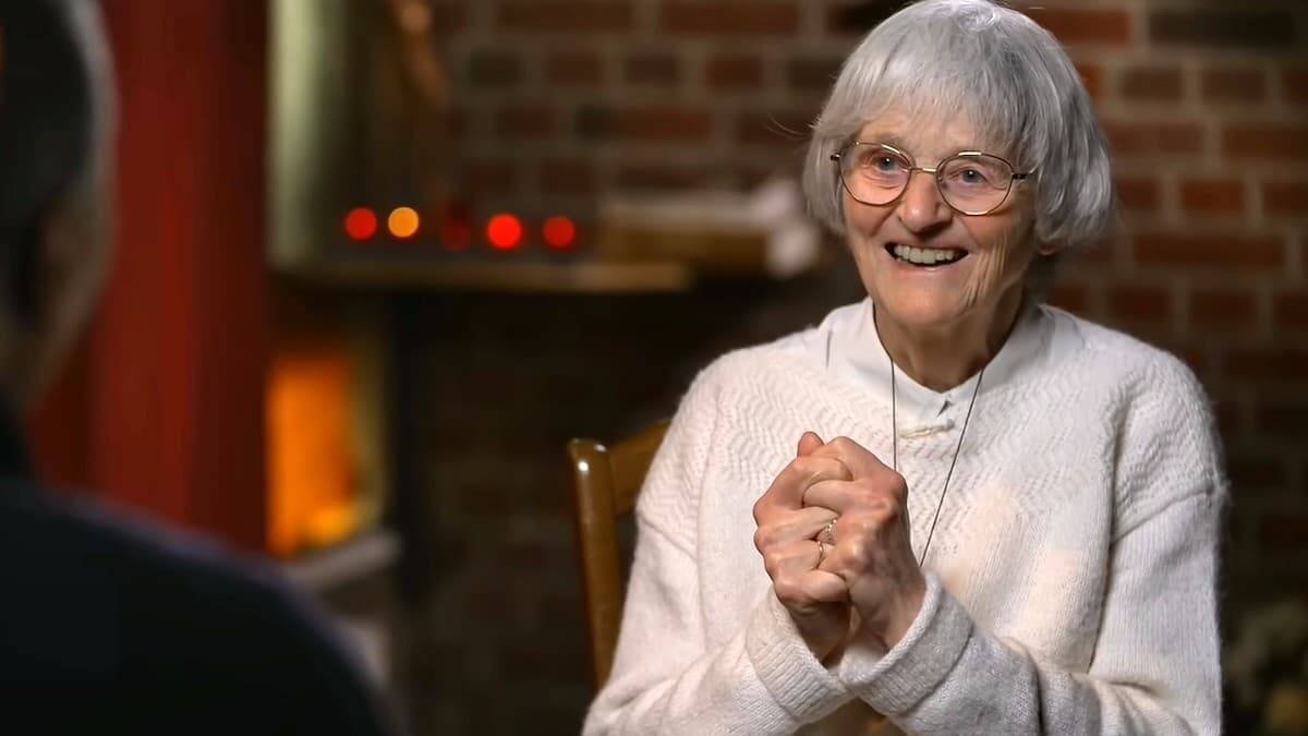 ¿Por qué yo? Sor Bernadette Moriau terminó aceptando su curación como un misterio de Dios. En la imagen, durante la entrevista que le hizo la CBS en diciembre de 2022.