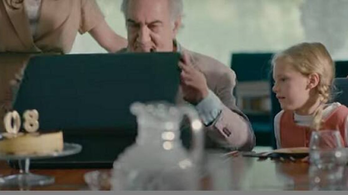 Muchos abuelos se entristecen al ver que sus nietos no conocen a su Madre del Cielo... lo vemos en Madre Ven