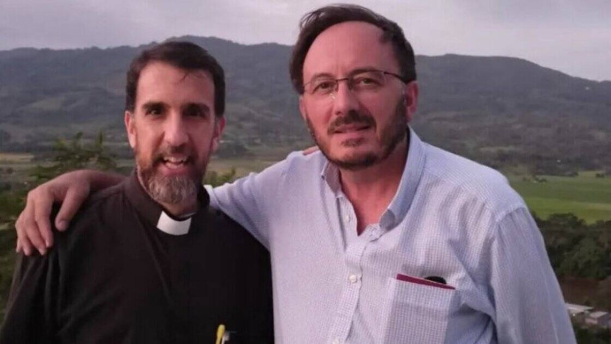 Ricardo Abengózar es médico y profesor de la Universidad Francisco de Vitoria (Madrid), en 2015 viajó con toda su familia a Perú y vio a Dios cara a cara: 'en el momento justo siempre aparecía su rastro' (Foto: @Misionestoledo).