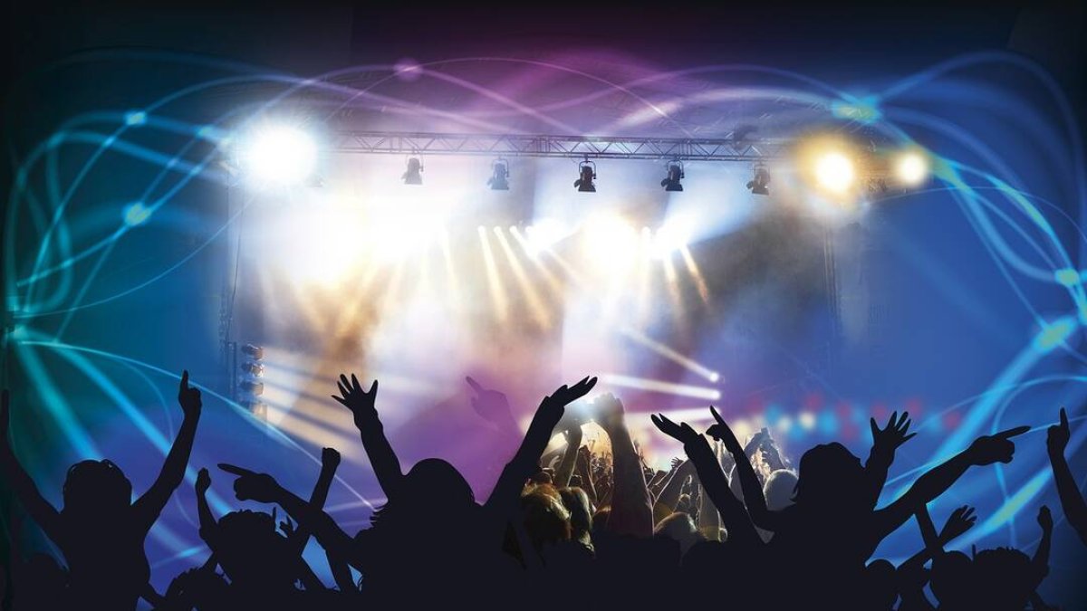 ¿La noche solo es para beber, reír y bailar?