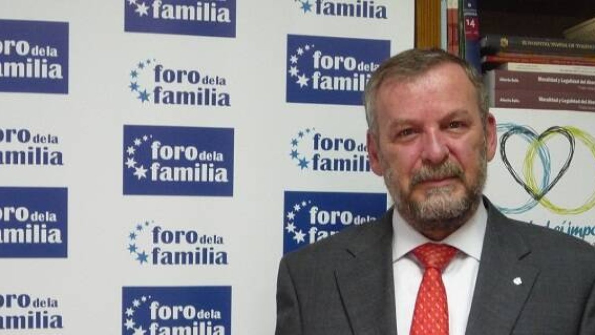 Ignacio García Juliá, del Foro Español de la Familia, también critica la Ley de Familias de Podemos-PSOE