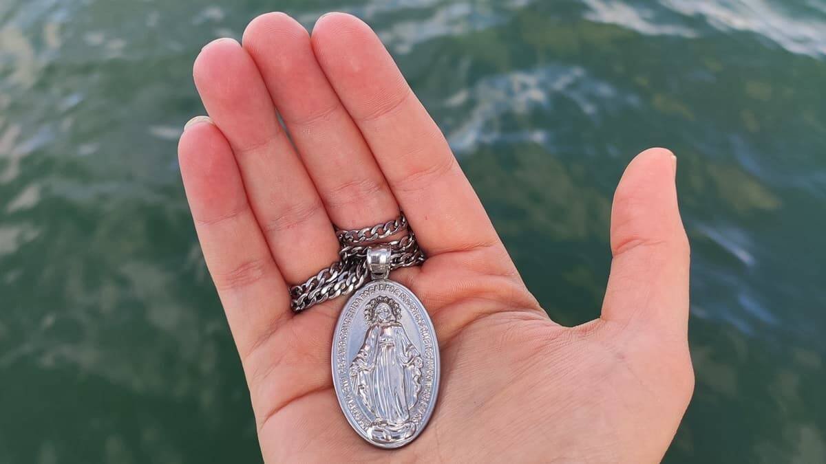 La Medalla MIlagrosa fue revelada por la Santísima Virgen a Santa Catalina Labouré. Foto: Gaby Llerena / Cathopic.