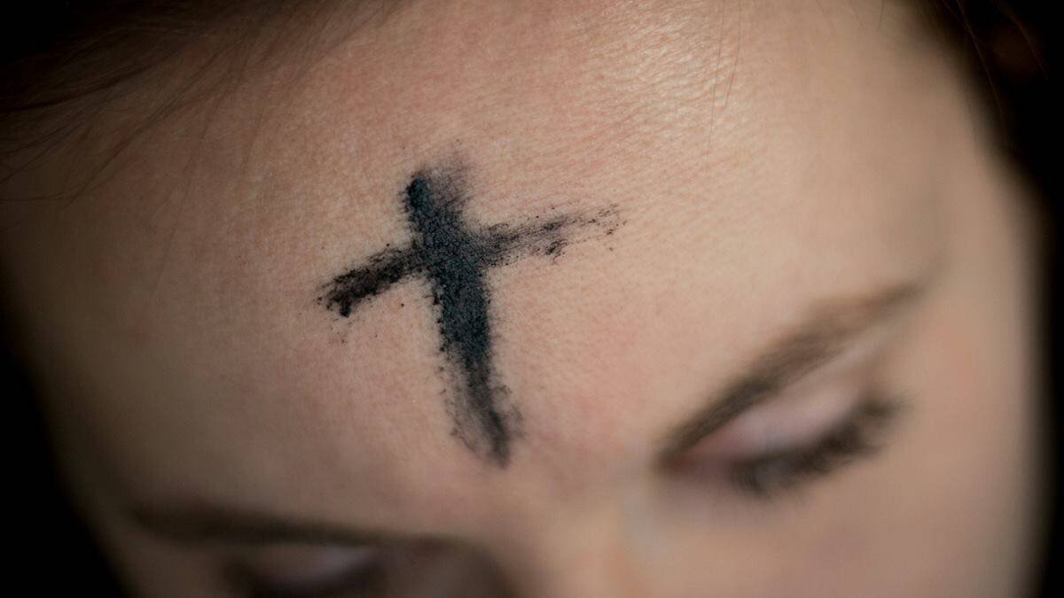 El Miércoles de Ceniza comienza la Cuaresma, un periodo penitencial en el que se nos llama a la oración, el ayuno y la limosna. Foto: Ahna Ziegler / Unsplash.
