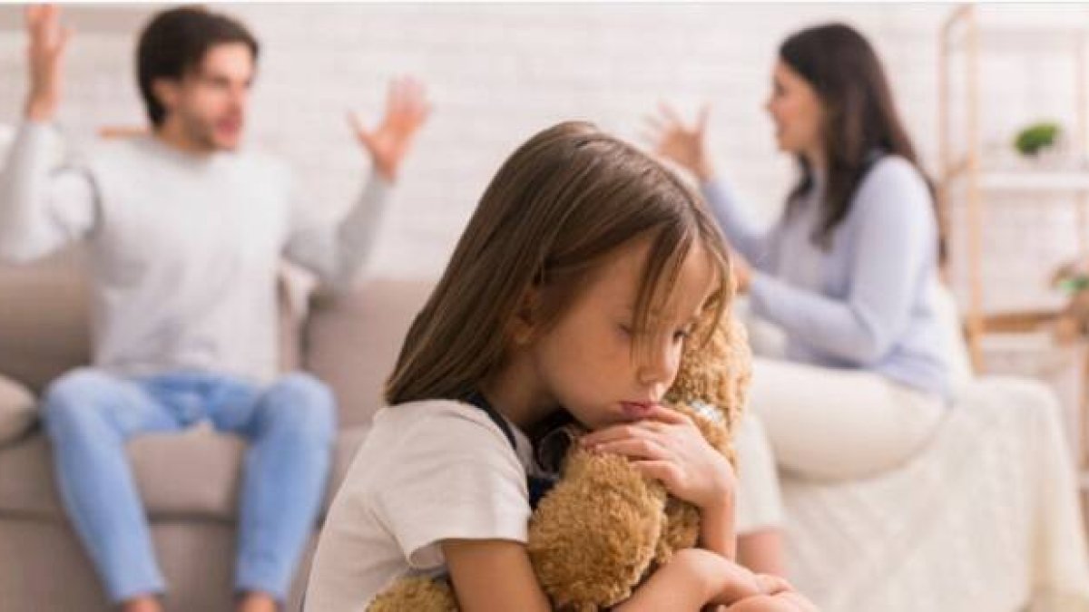 Unos padres separados discrepan sobre el colegio de su hija... el TC dicta que sea laico y público
